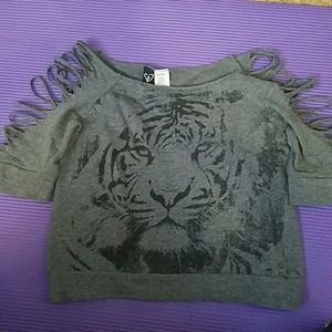 Tiger ripped sleeve crop xs