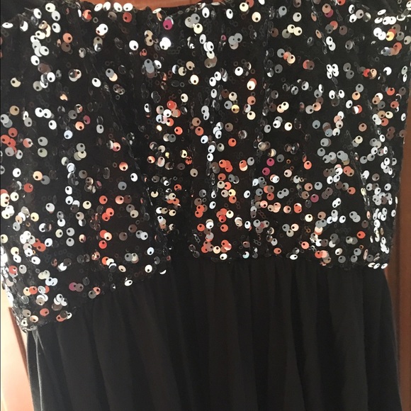 Strapless sparkly and black dress for a night out - Picture 4 of 4