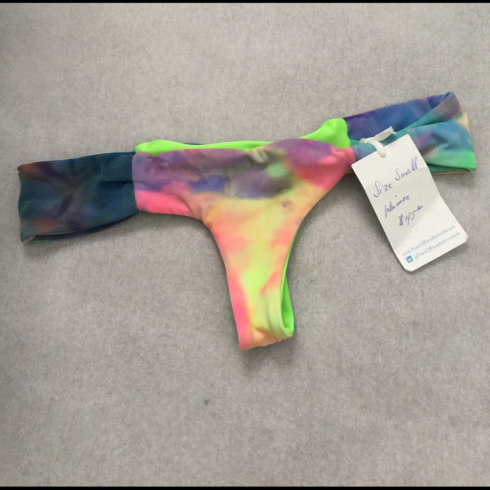 Reversible bikini bottoms