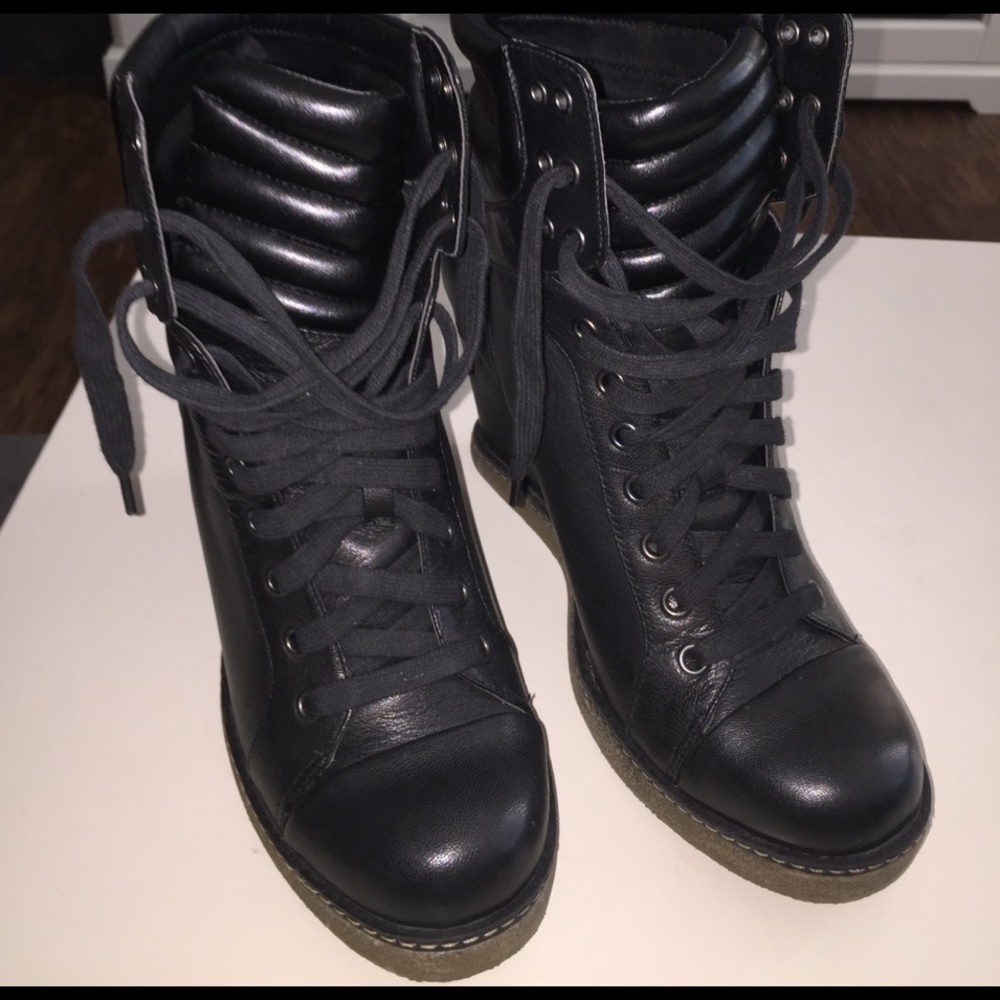 Report Combat boot heels! Most comfortable