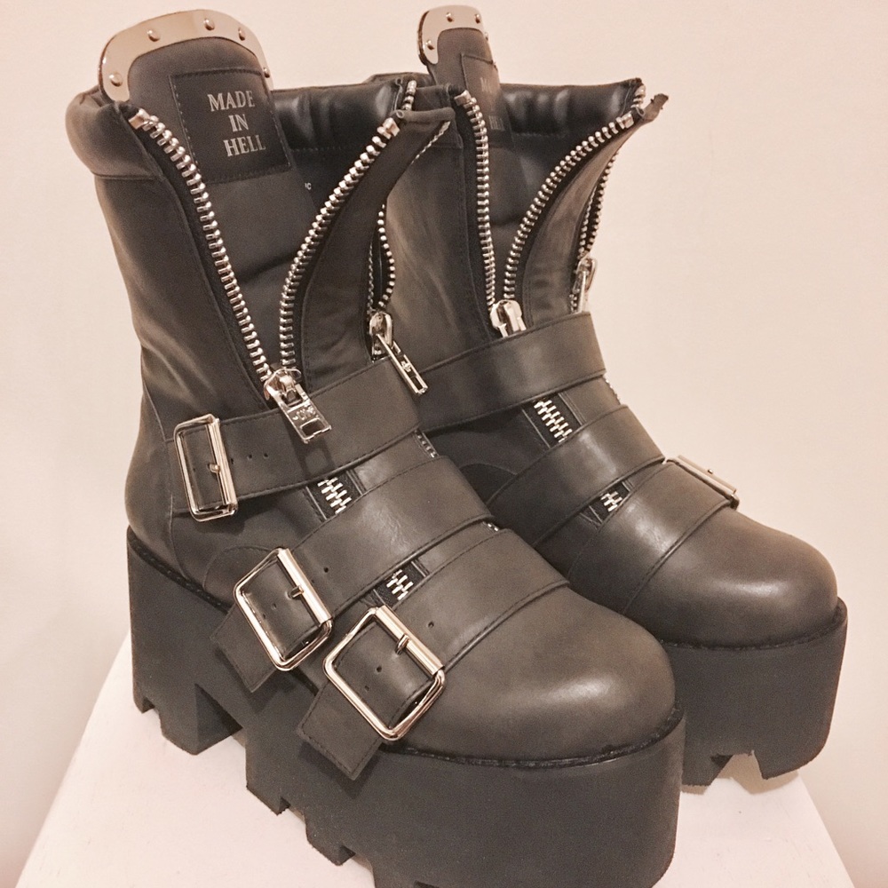 [ CURRENT MOOD platform boots ]