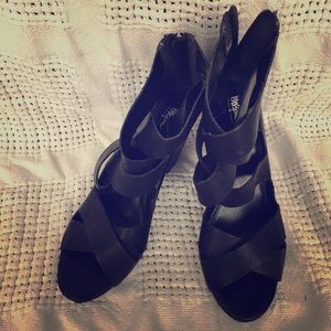 Mossimo Black Wedges. Size 6.