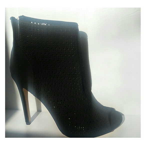 Anne Michelle Shoes - NEW! LASER CUT BLACK SUEDE BOOTIES SZ 6
