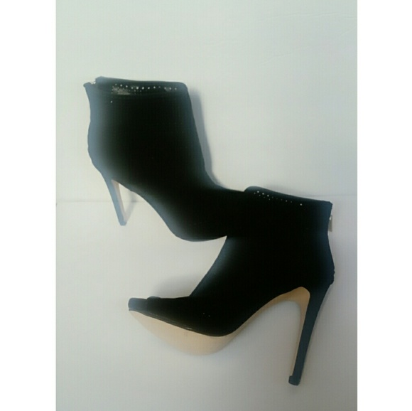 NEW! LASER CUT BLACK SUEDE BOOTIES SZ 6 - Picture 2 of 6