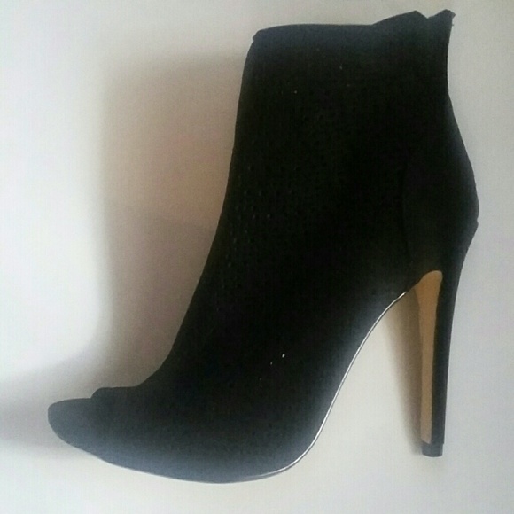 NEW! LASER CUT BLACK SUEDE BOOTIES SZ 6 - Picture 5 of 6