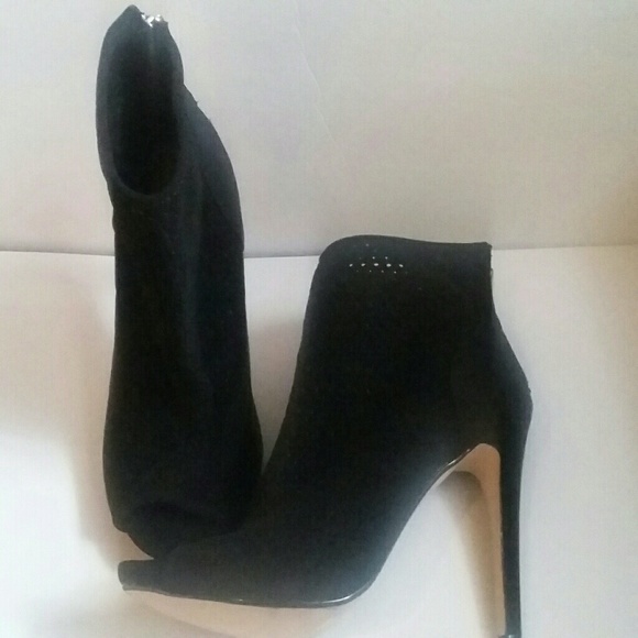 NEW! LASER CUT BLACK SUEDE BOOTIES SZ 6 - Picture 6 of 6