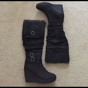🆕 NWOT Black Wedge Boots