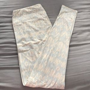 Lularoe spring Tall & Curvy leggings