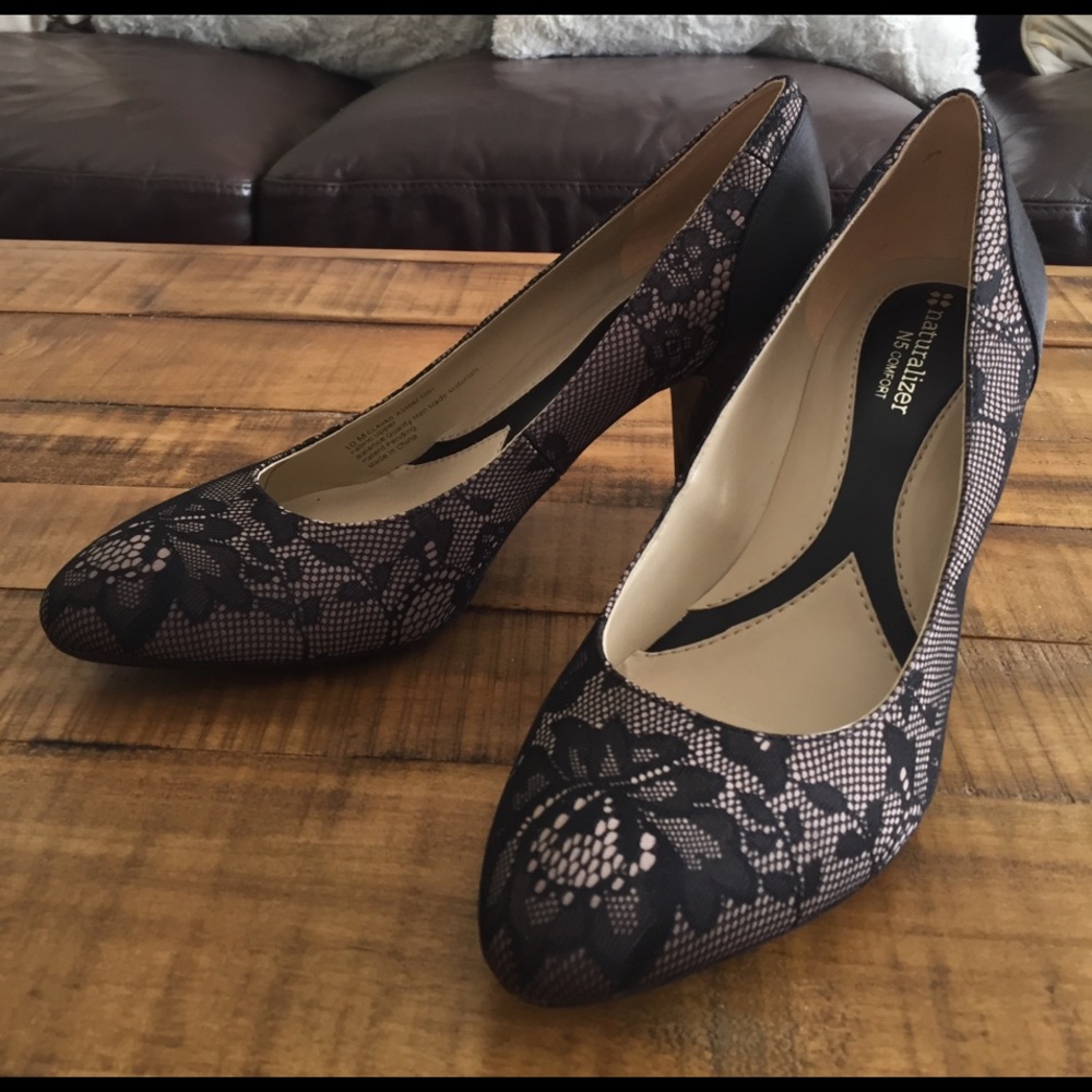 Naturalizer low heel with lace