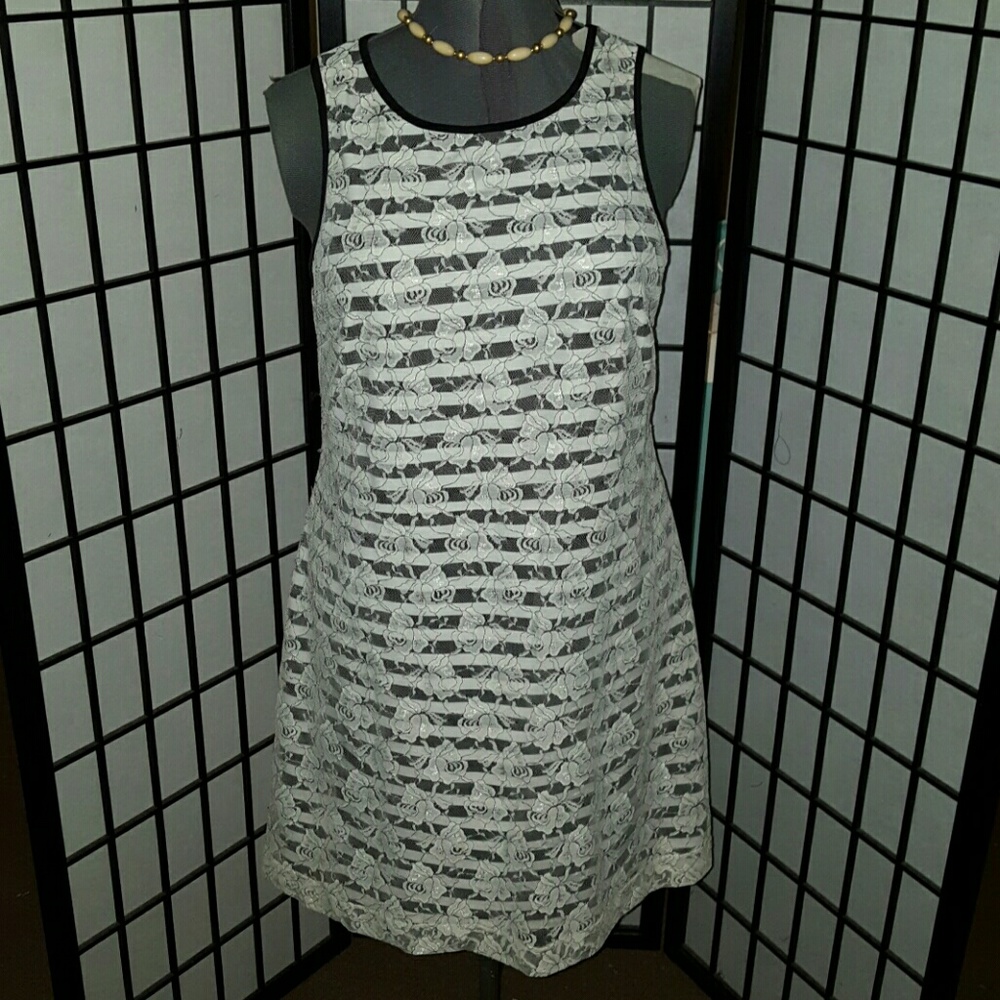 "MUST GO! MAKE ANY OFFER!" Black/white girl dress
