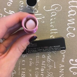 IT Cosmetics Vitality lip flush- BRAND NEW!