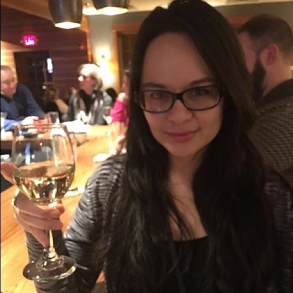 Meet your Posher, Lisa - Picture 3 of 4