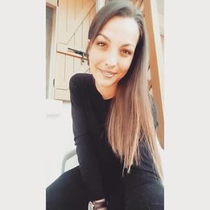 Meet your Posher, Roxana