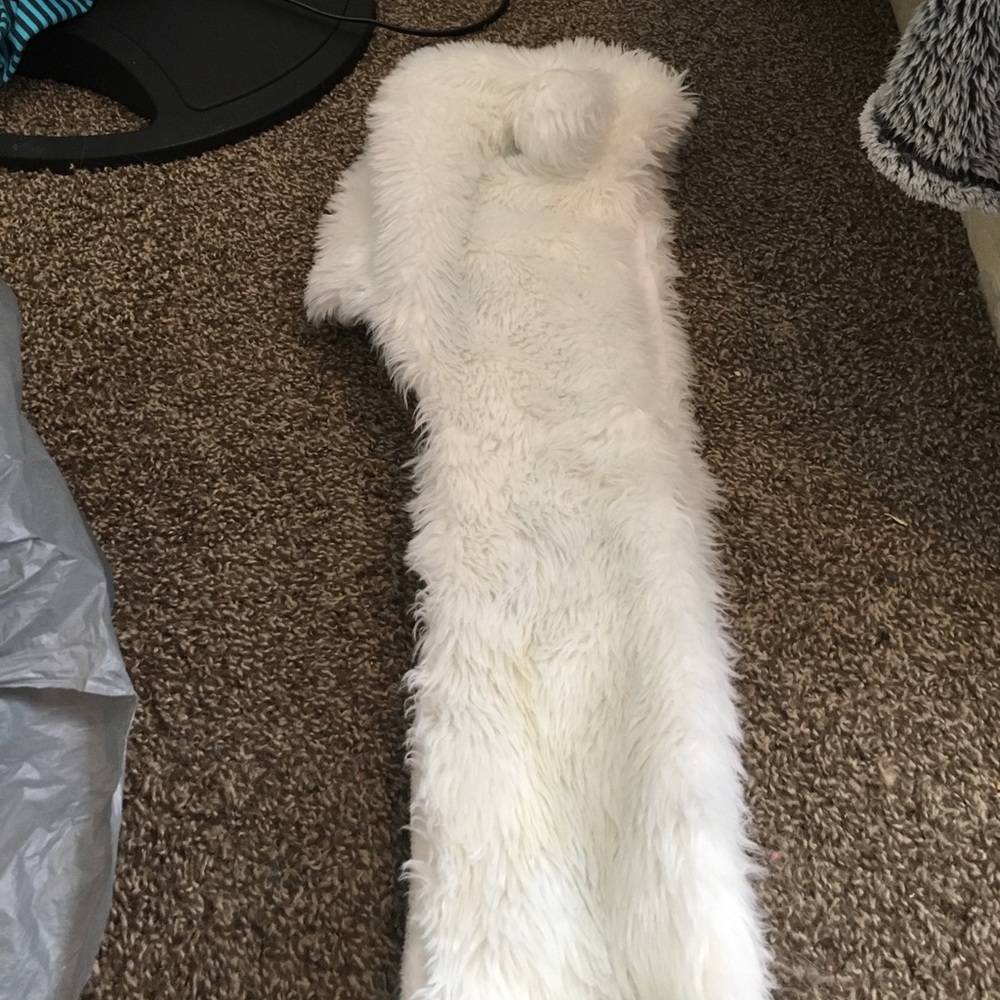 White bear hat, scarf