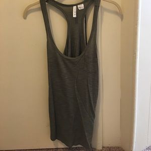 Flowy tank