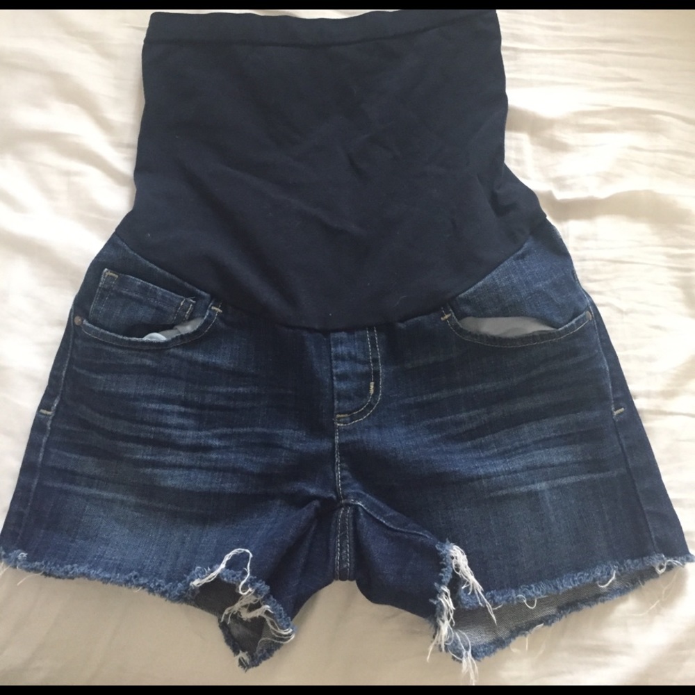Maternity denim cut off shorts.