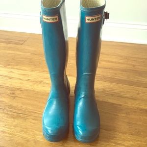 Size 6 Teal hunter boots! Lightly worn