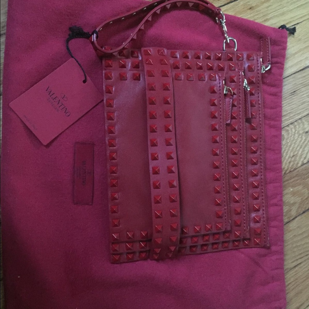 AuthenticValentinoRockstudTripleZip Clutch Leather