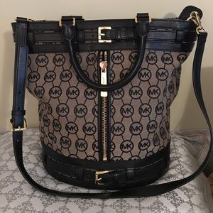 Beautiful, like new MICHAEL KORS Tote