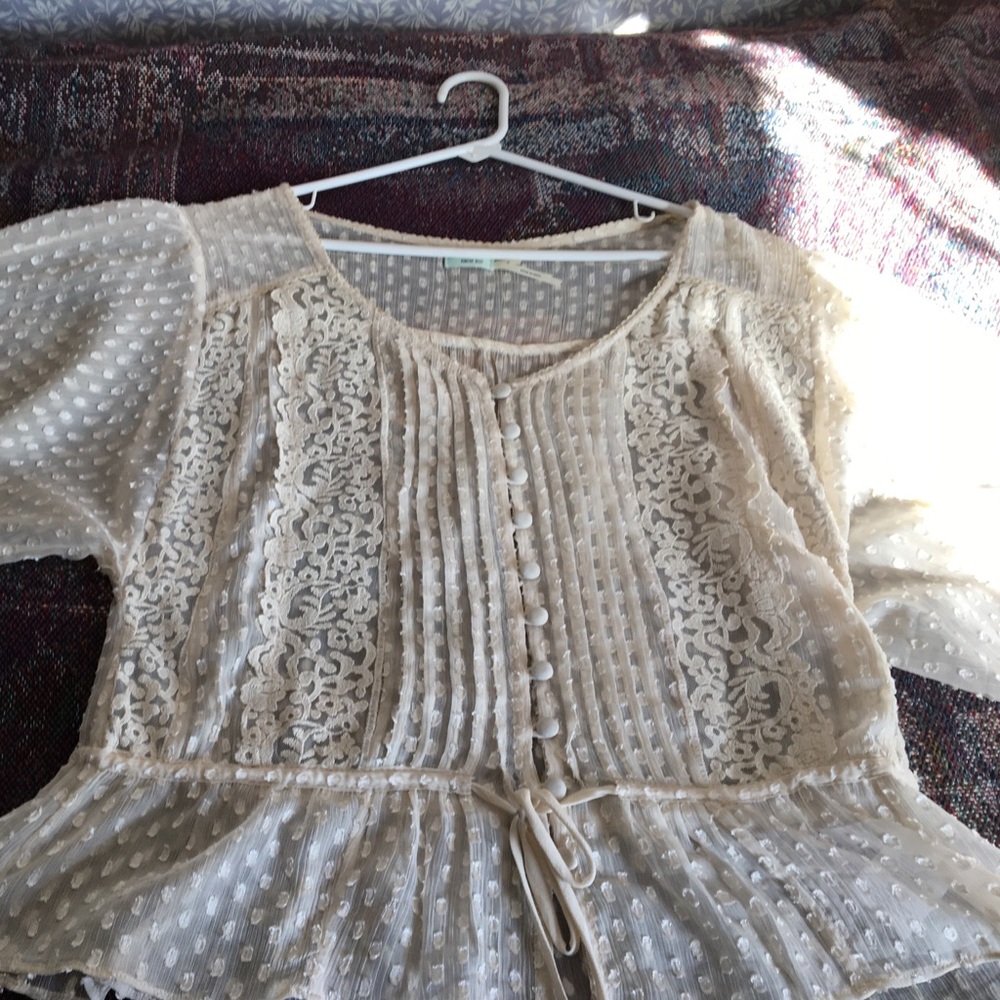Bell sleeve lace blouse