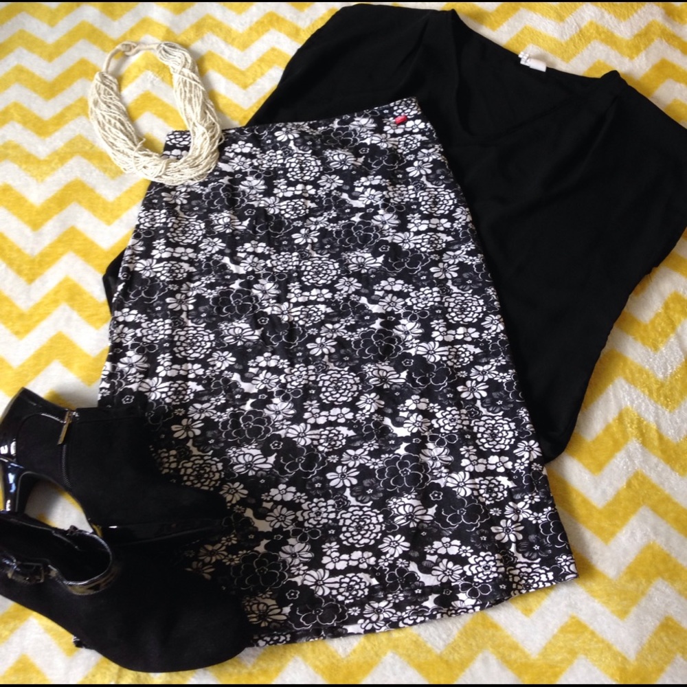 ESprit Black & White Floral Skirt