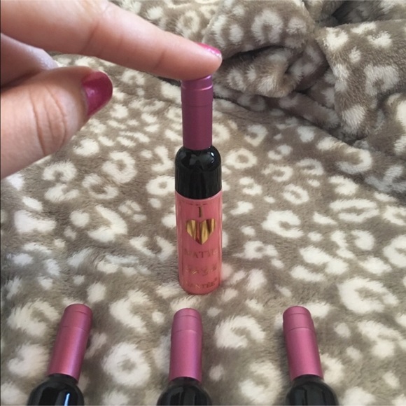 💋 Matte Lip Color $6 • 3 Color Options - Picture 5 of 6