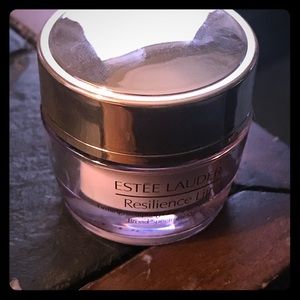 Estée Lauder Resilience lift