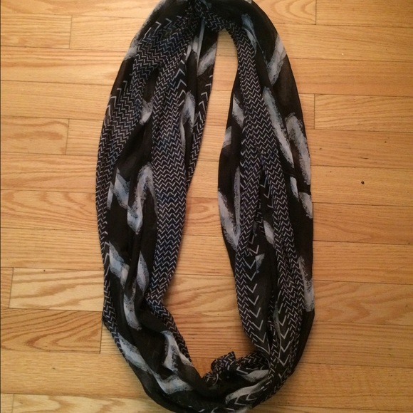 Infinity loop scarf - Picture 2 of 3