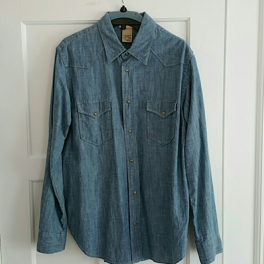 GAP chambray shirt. Very soft, pearl snap buttons.