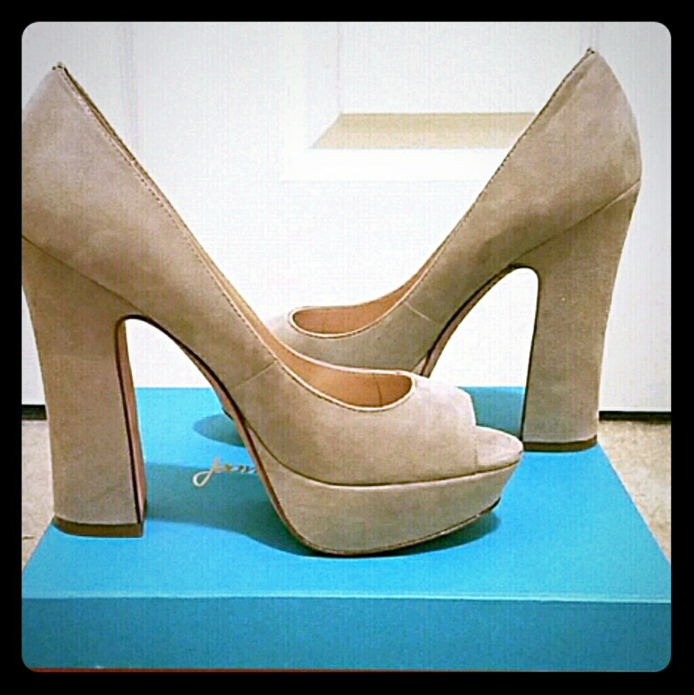 Peep-Toe Designer Pumps