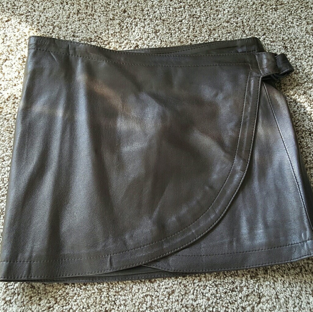 Pleon Sud leather skirt