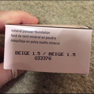 Mary Kay Beige 1.5 Mineral Powder foundation