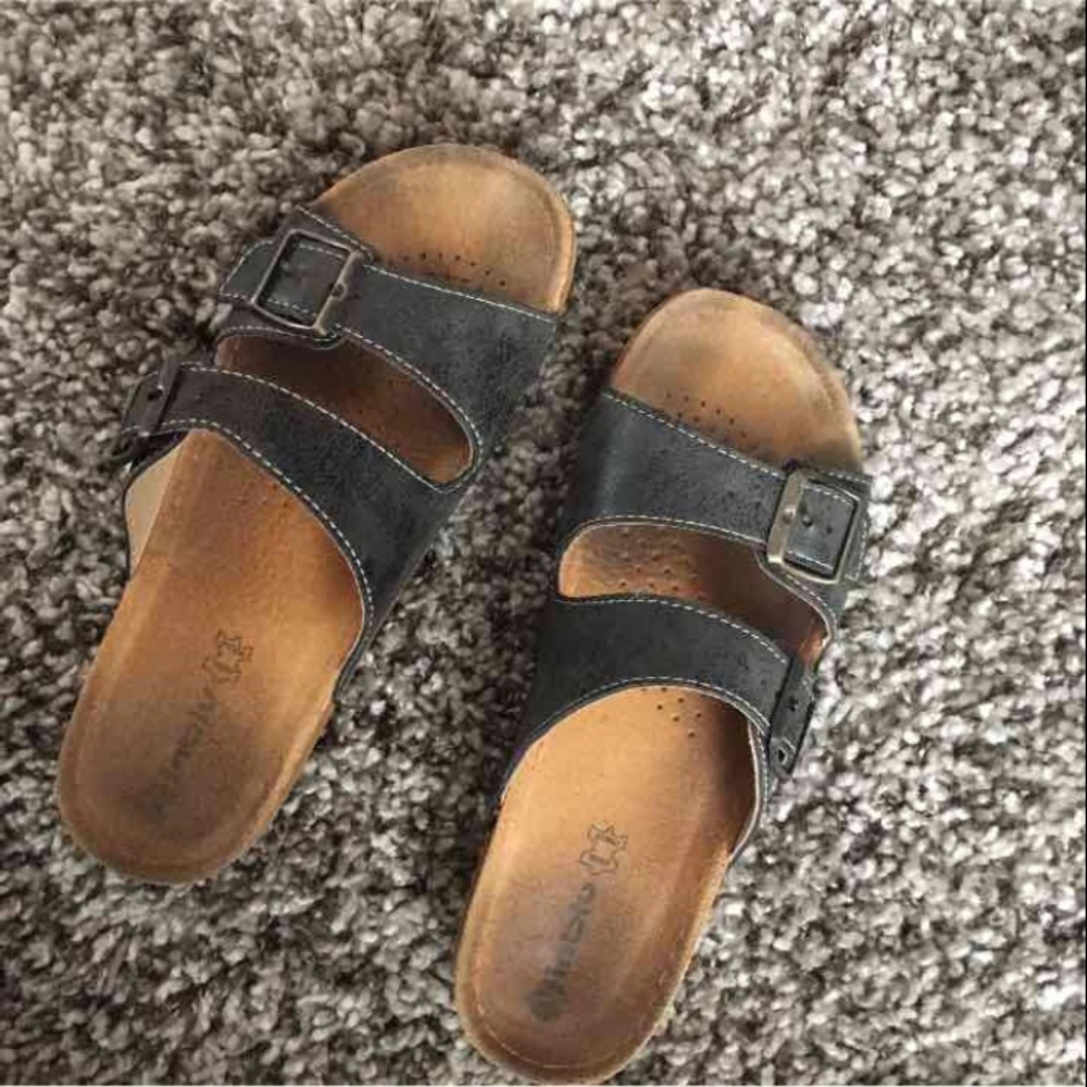 Sandles