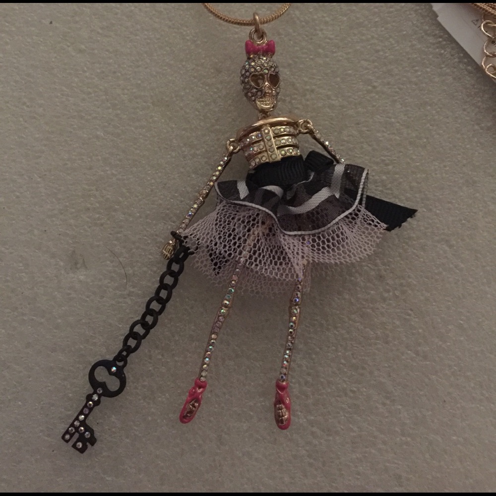 Betsey Johnson necklace - Picture 4 of 4