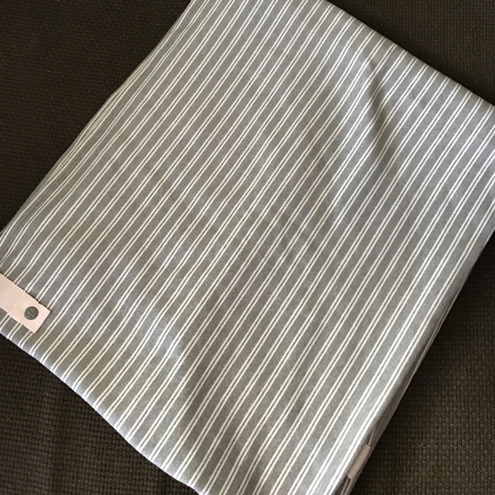 Lululemon Vinyasa scarf grey/ pink Worn twice! EUC