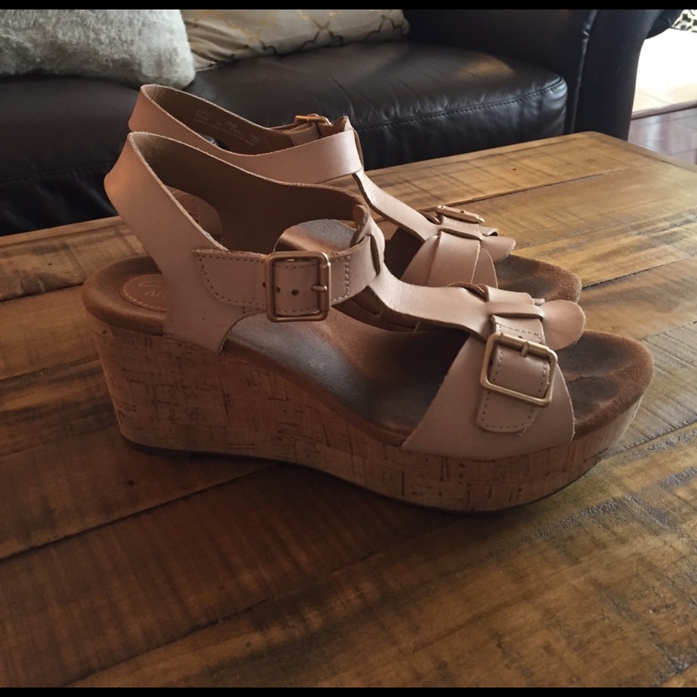 Clarks artisan comfortable wedge