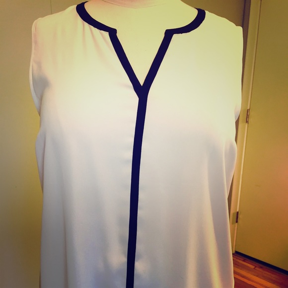 Pure Energy Tops - 💼Blouse w Clean Lines💼