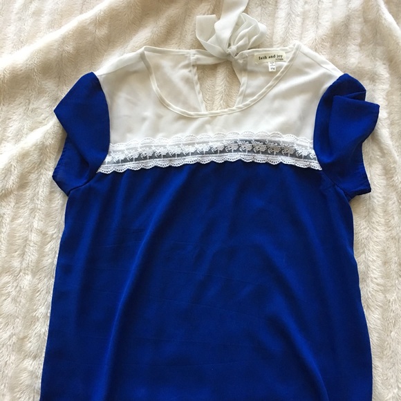 Blue and white blouse - Picture 2 of 5