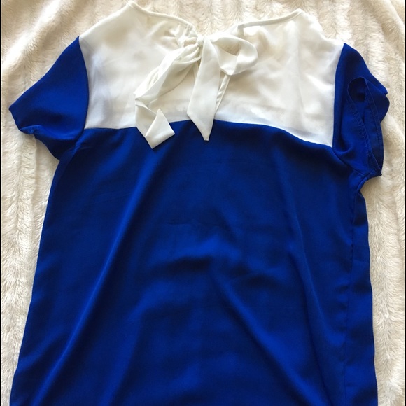 Blue and white blouse - Picture 3 of 5