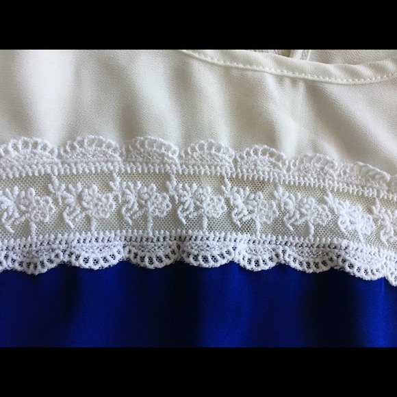 Blue and white blouse - Picture 4 of 5