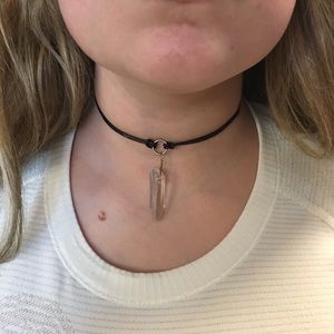 choker w/ crystal