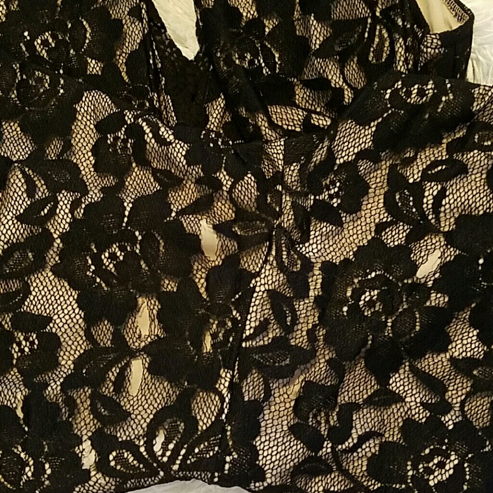 Lace romper - Picture 3 of 3