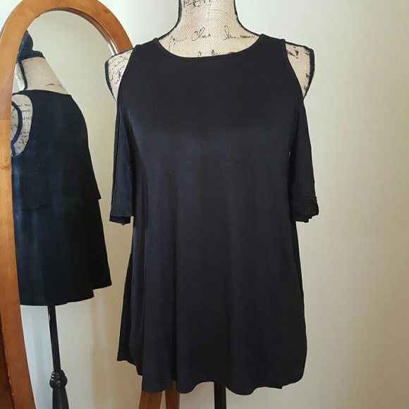 Cold-shoulder Top - Picture 2 of 3