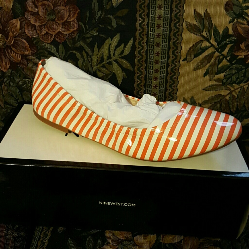 New Nine West Flats