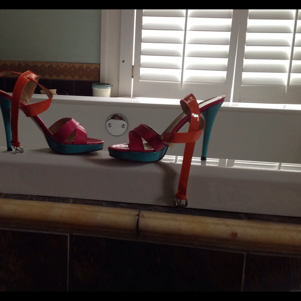 5" Heel Stuart Weitzmans. Gorgeous - image 1