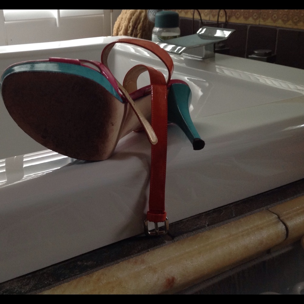 5" Heel Stuart Weitzmans. Gorgeous - image 2