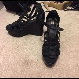 Black Steve Madden peep toe wedge sandal! 9.5