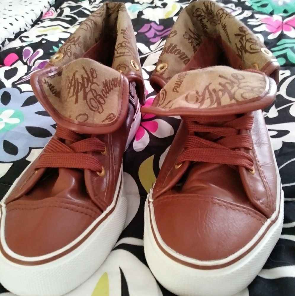 Apple Bootom high top or low top shoes