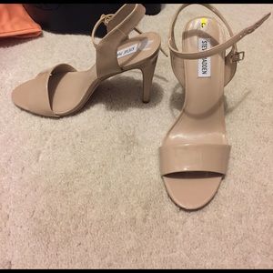 Slightly worn beige Steve Madden sandals