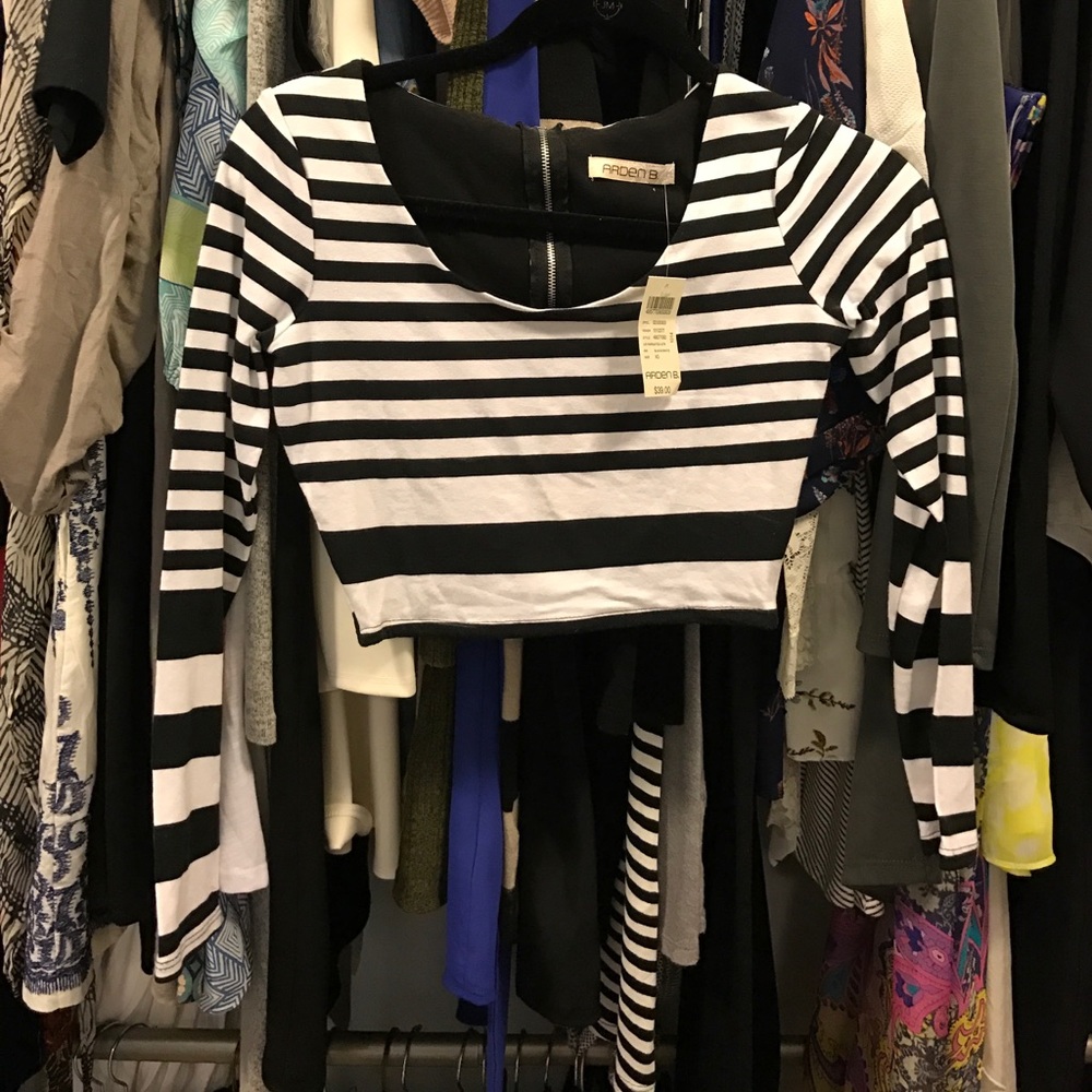 Cute striped black and white crop top!